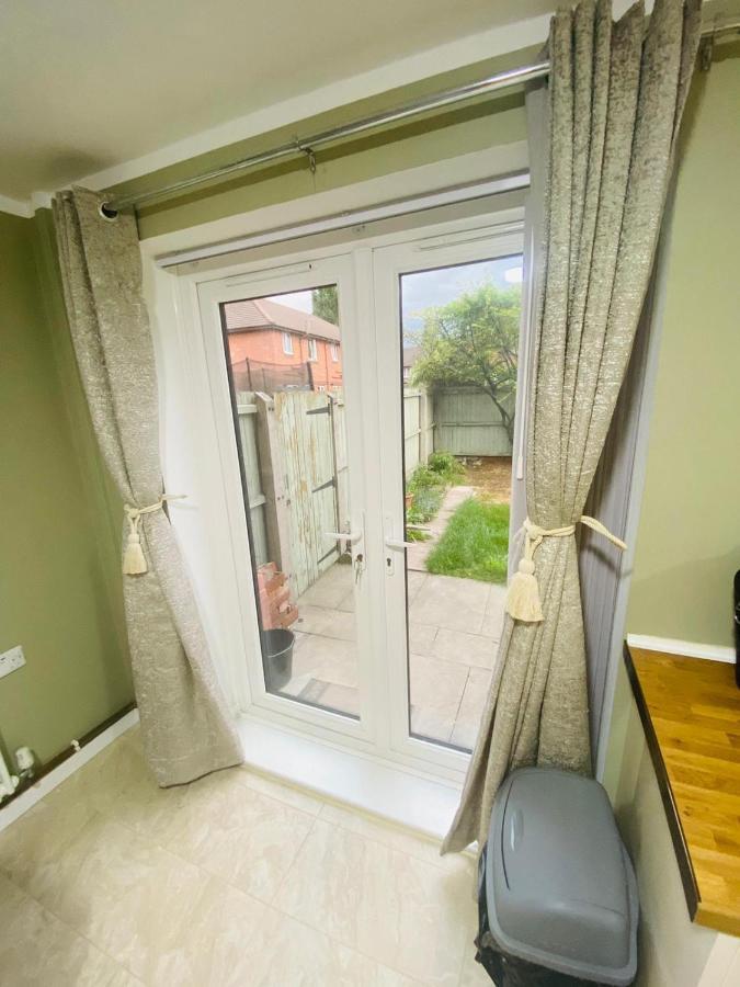 Brigstock Holidays House Manchester Exterior foto